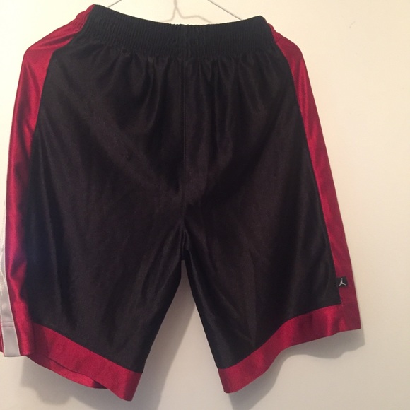 Boys basketball shorts - Picture 2 of 6